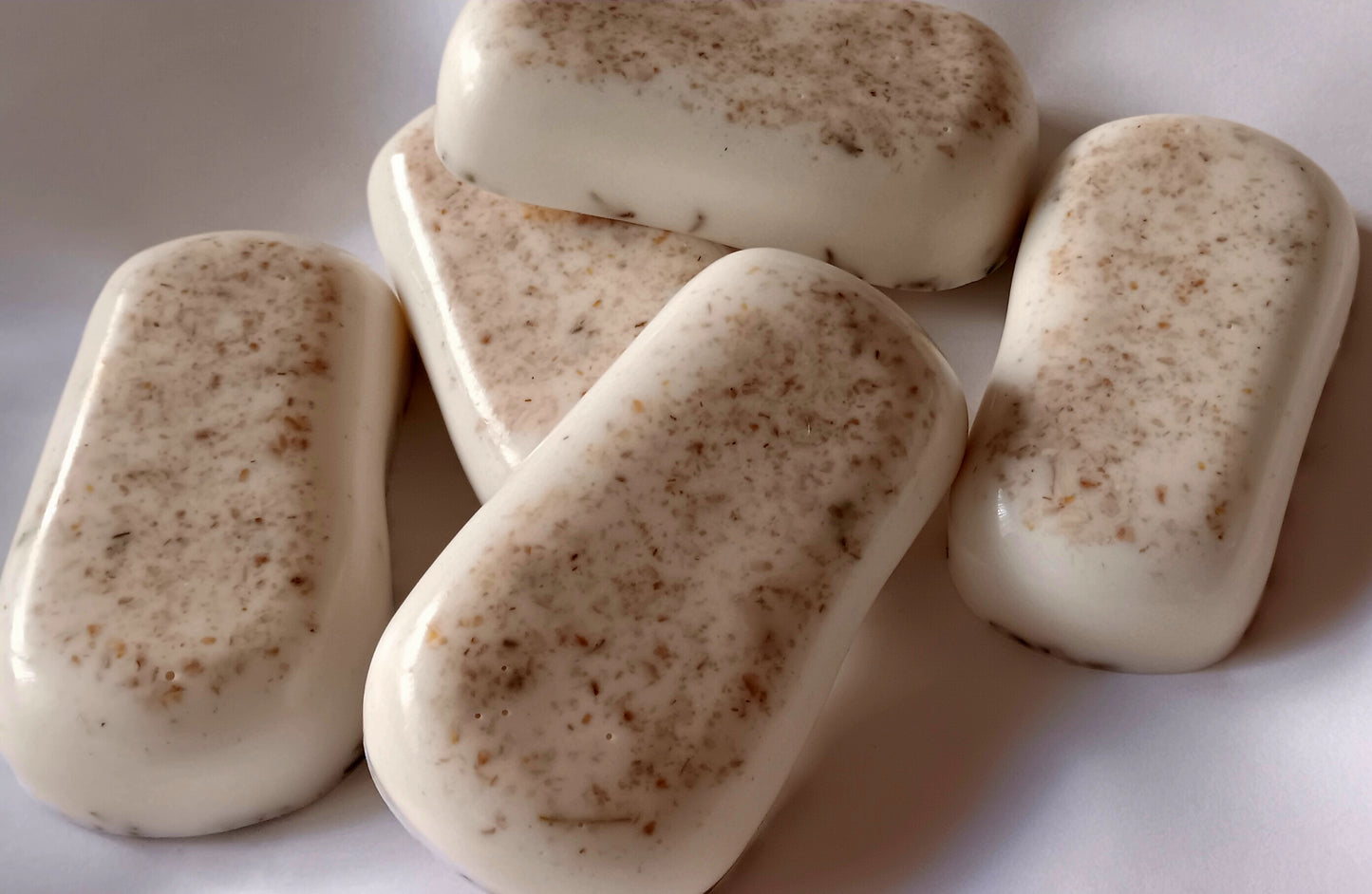 CALM DOWN! VANILLA LAVENDER OATMEAL! Soothing Detoxifying Antibacterial Anti-aging Anti-Itch Soap. 100% Vegan/Cruelty Free. Eczema Treatment, Psoriasis Treatment, Itchy skin/ Scalp treatment.