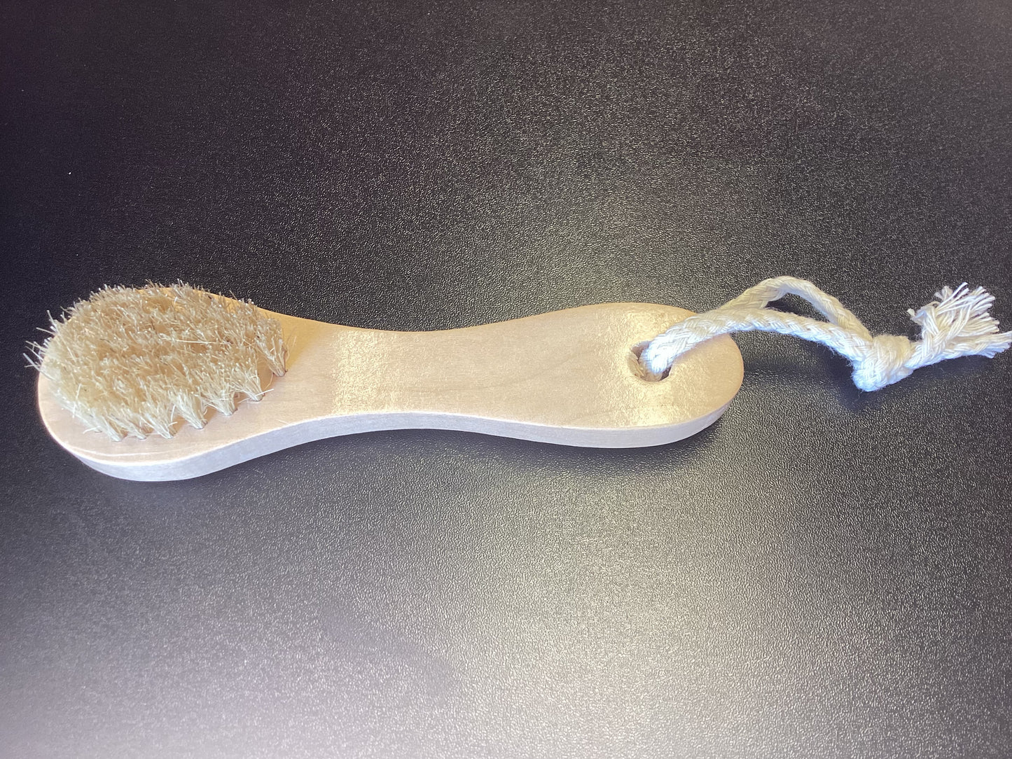Face Exfoliator / Facial brush.