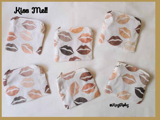 Kiss Me!! POUCH (white / neutral color lips)