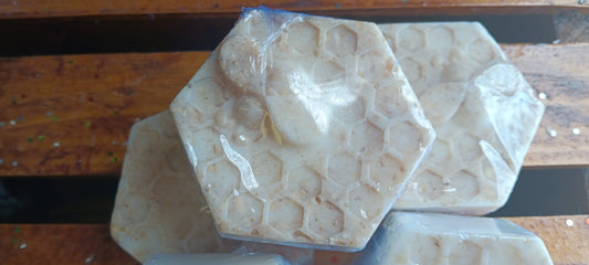 Honey Oats extra Honey with oats & cocoa butter!