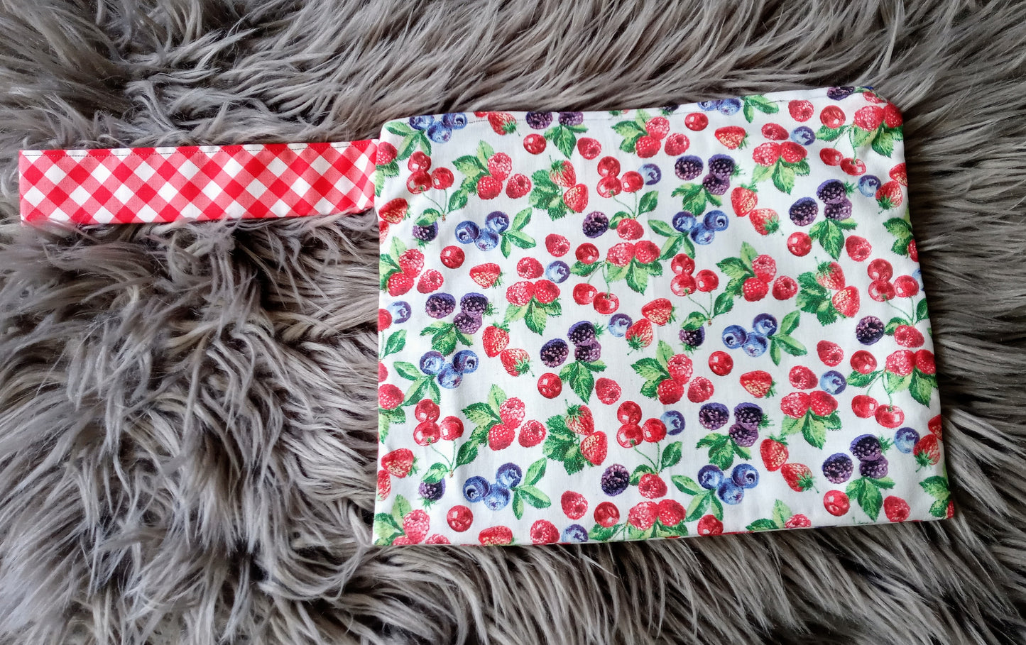 Fruit Stand / Berries (Farmers Market) Pouch